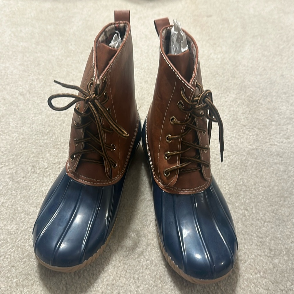 Women’s boot size 10.  New.   Blue
